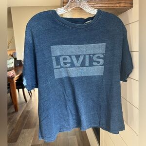 Levi’s boxy cropped women’s short sleeve tshirt